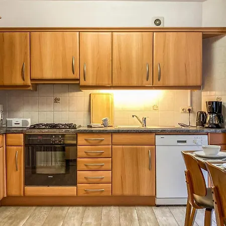 Lägenhet Stunning In With Wifi And 2 Bedrooms *